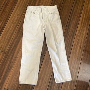 Old navy women’s white skinny jeans. Size 0.